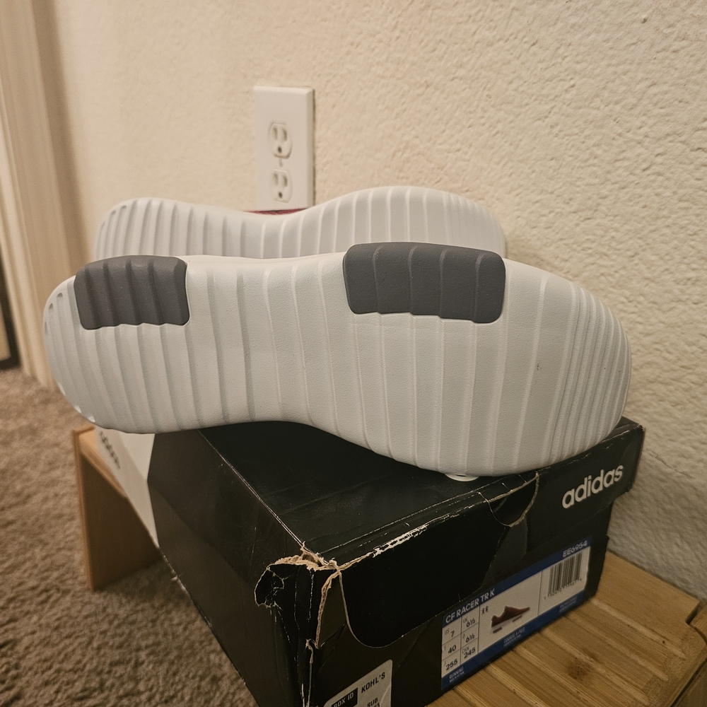 👟 Adidas CF Racer TR K Running Shoes – Boys Size 7 (NWT)
Brand new with tags! ✨ - Picture 3 of 4